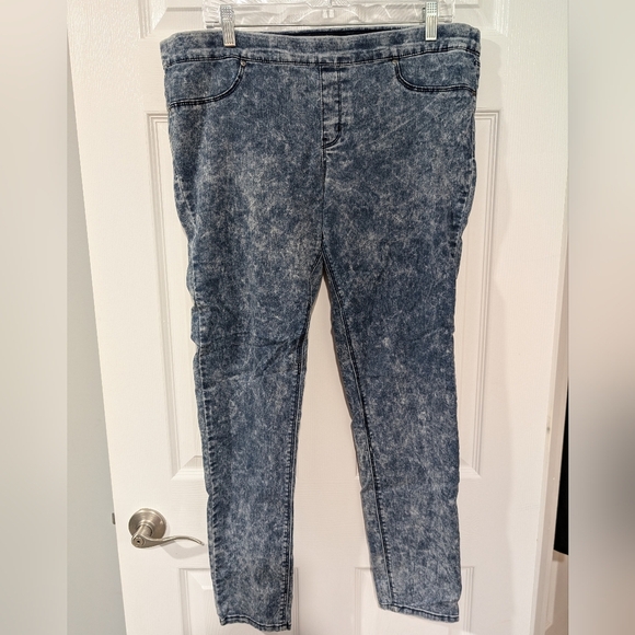 l.e.i. Acid Wash Skinny Jeggings in Size XL (Extra Large) Pull On Style - Picture 1 of 11